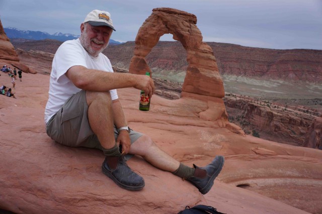 Moa4-Moonie celebrates his visit to Delicate Arch in Arches NP