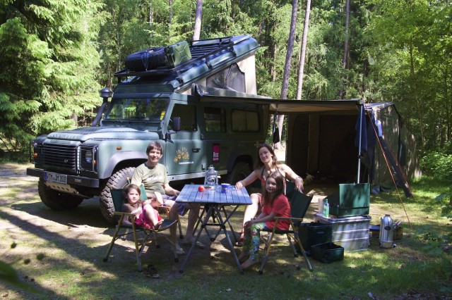 4-wheel-nomads family at the table