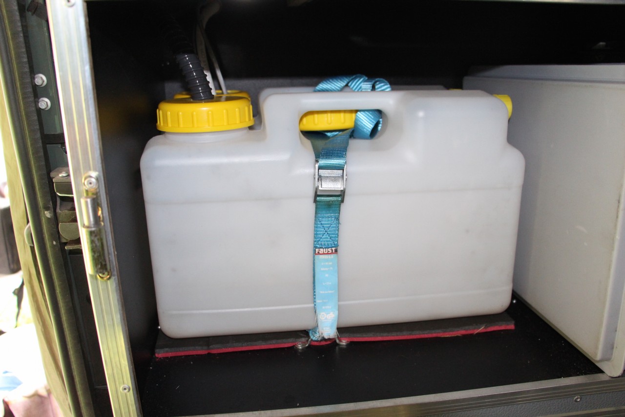 Featured Vehicle 4wheelnomads' Land Rover Defender Expedition Portal