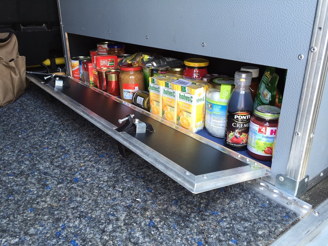 Featured Vehicle 4wheelnomads' Land Rover Defender Expedition Portal