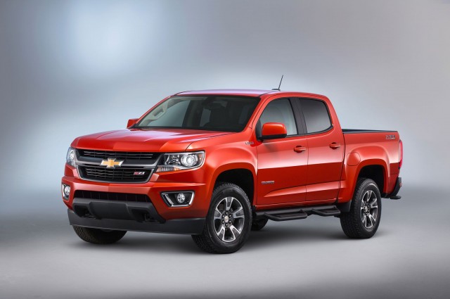 2016-chevrolet-colorado-duramax-turbodiesel-front-quarter-01