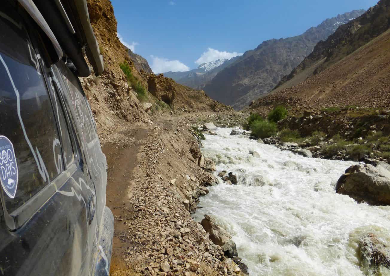 The road up the Ravmeddara Valley