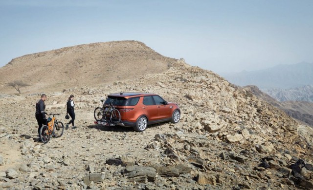 2017-Land-Rover-Discovery-123-876x535