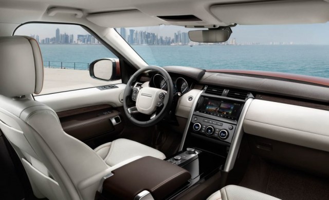 2017-Land-Rover-Discovery-142-876x535