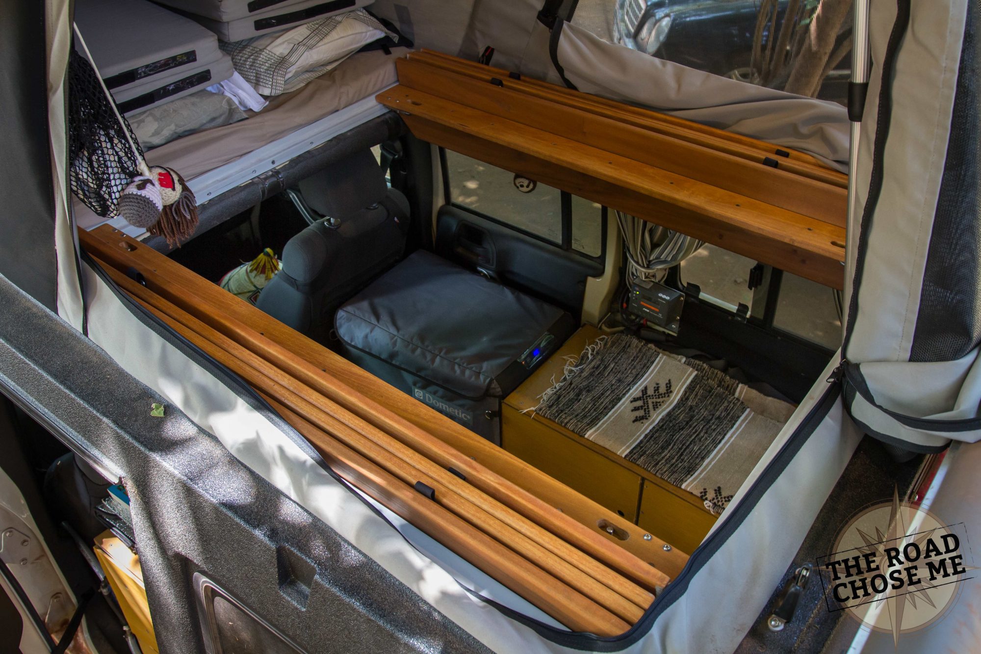 jeep-open-living-planks-fold-into-bed-2000x1333.jpeg