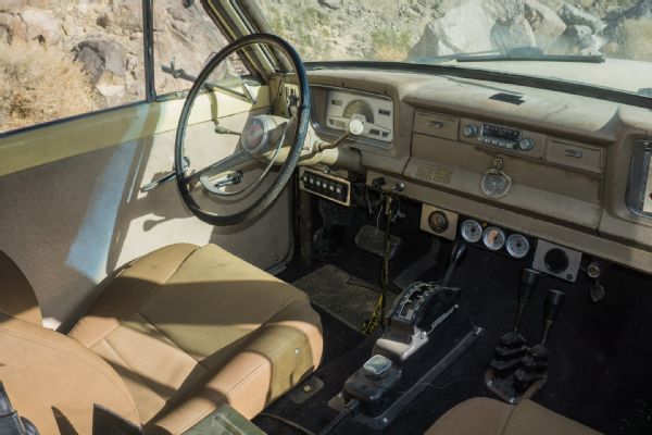 04-wagoneer-interior.jpg