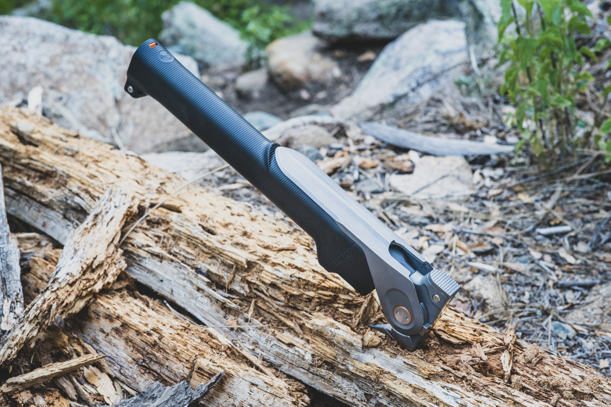 Combar is an multi-tool axe for your outdoor adventures - The Gadgeteer