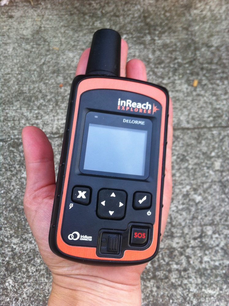 garmin inReach Explorer palm-sized_1