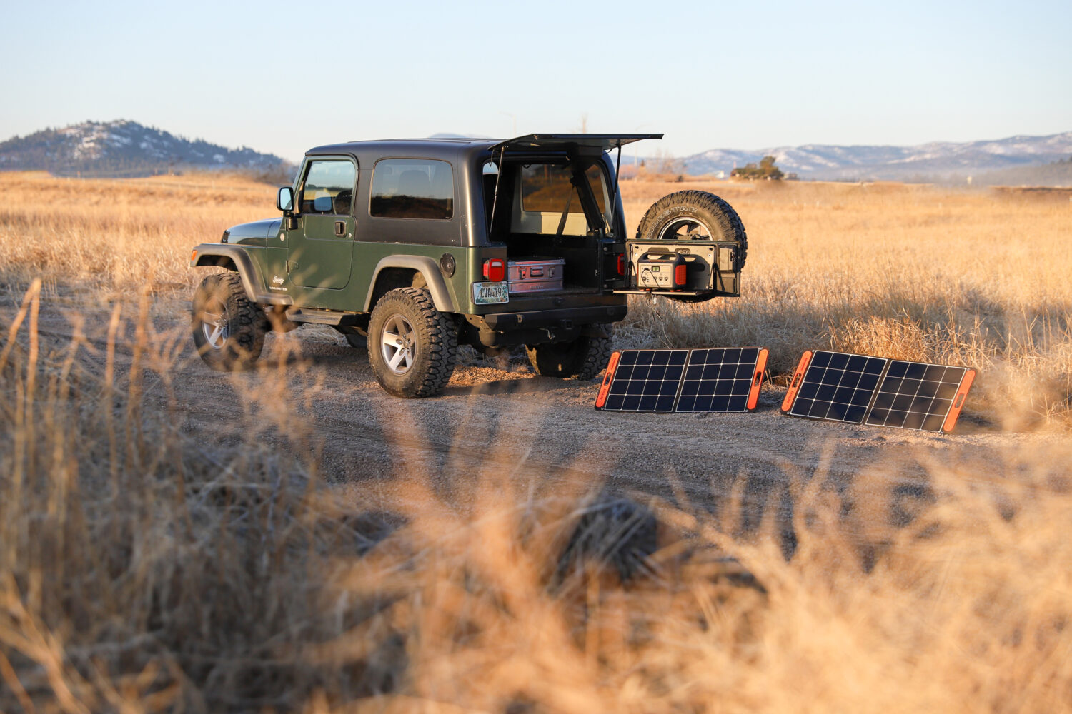 portable power jackery and jeep