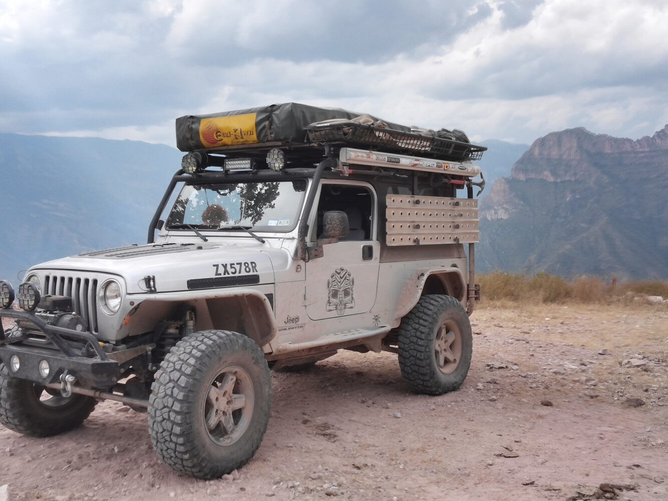 Yeti and Yolo 2001 Jeep Wrangler TJ Rig Walk Around 