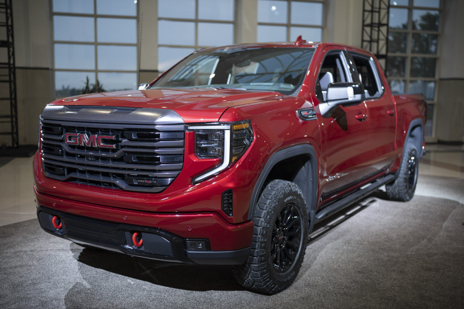 2022 GMC sierra at4x front 3/4 view 