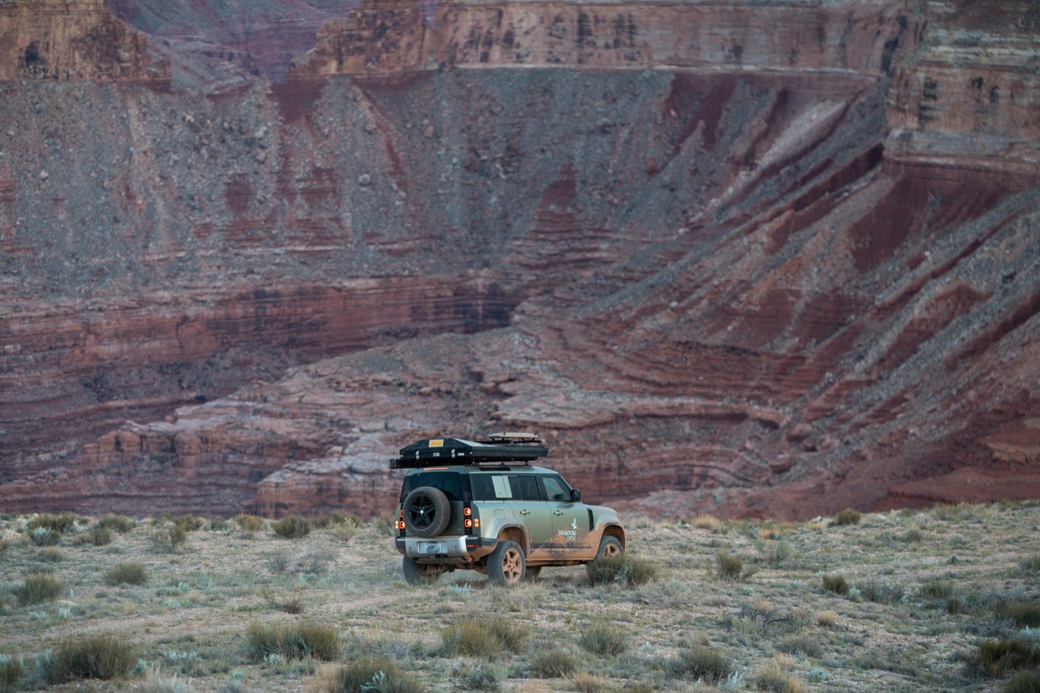 land rover defender on north rim of grand canyon