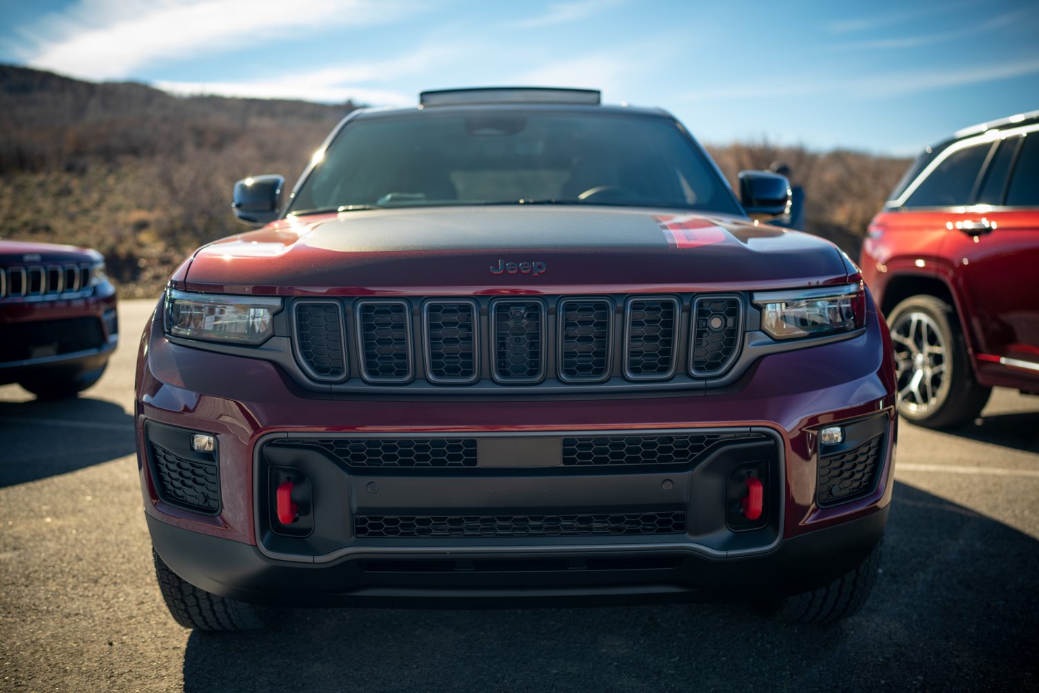 2022 jeep grand cherokee trailhawk front end