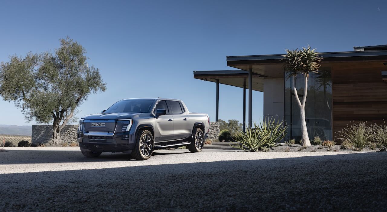 2024 Sierra EV Denali Edition 1 01