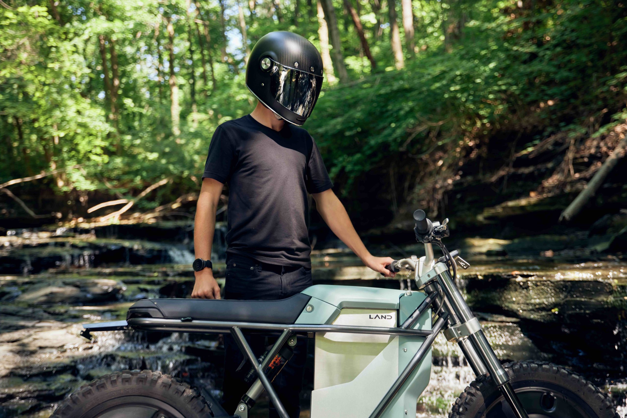 DISTRICT SCRAMBLER – LAND MOTO