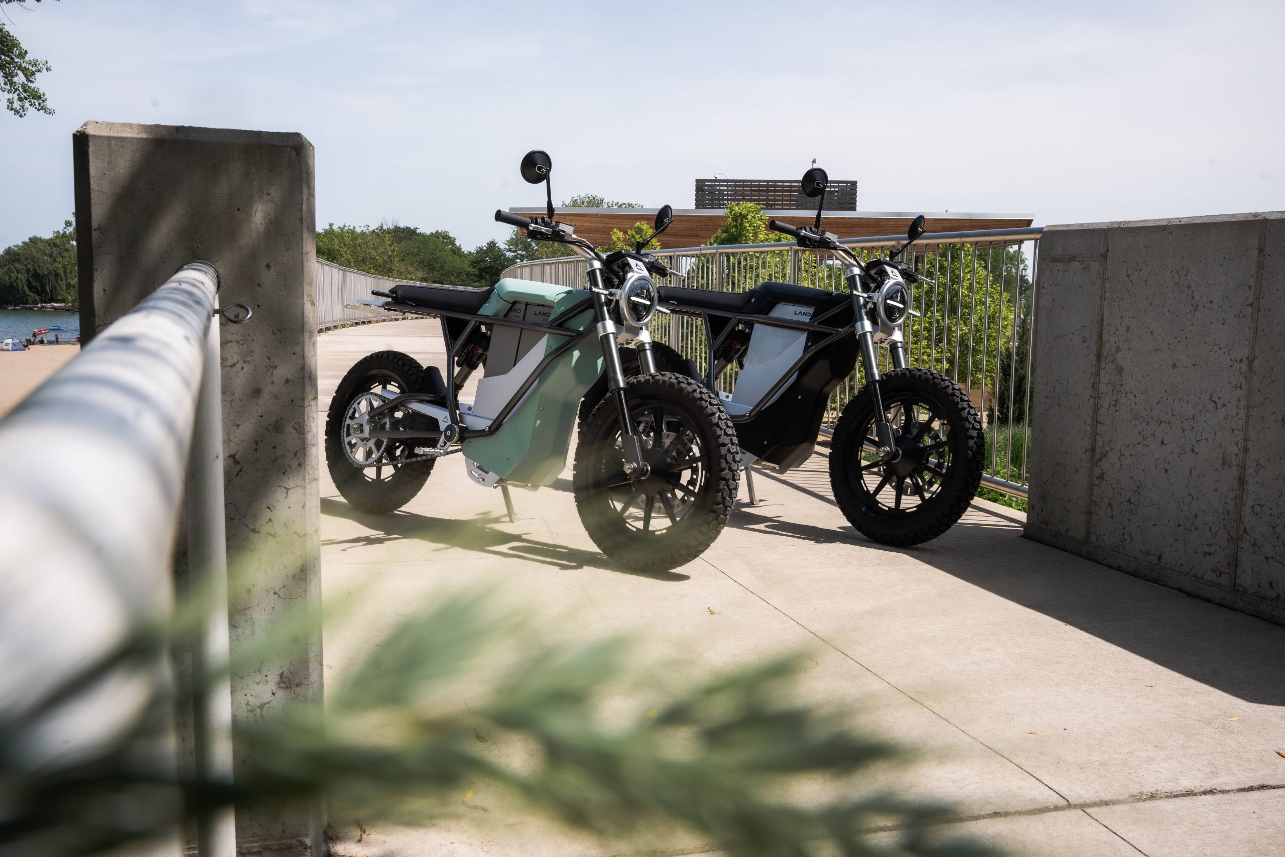 DISTRICT SCRAMBLER – LAND MOTO