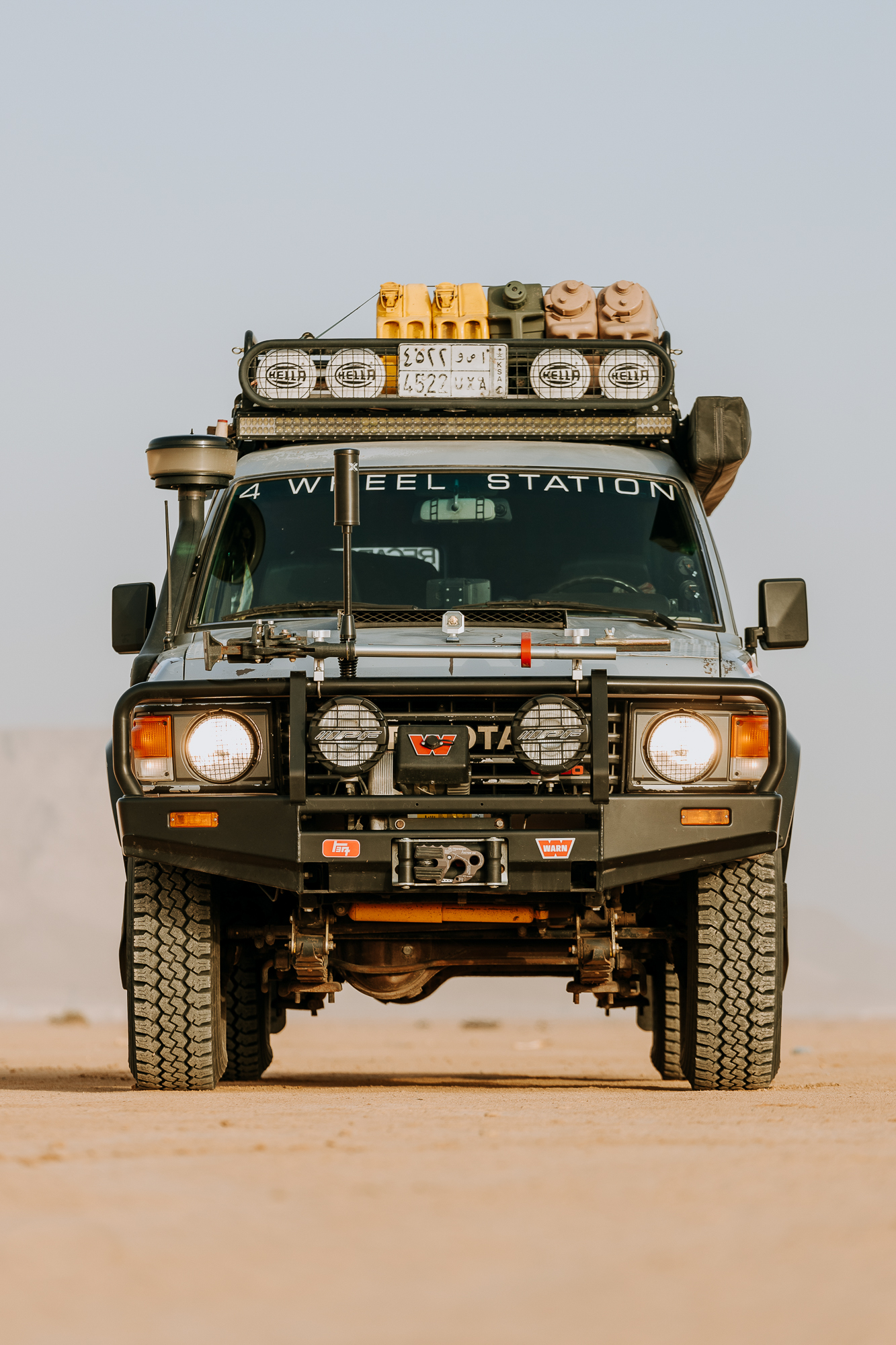 A Toyota FJ62 in the desert 