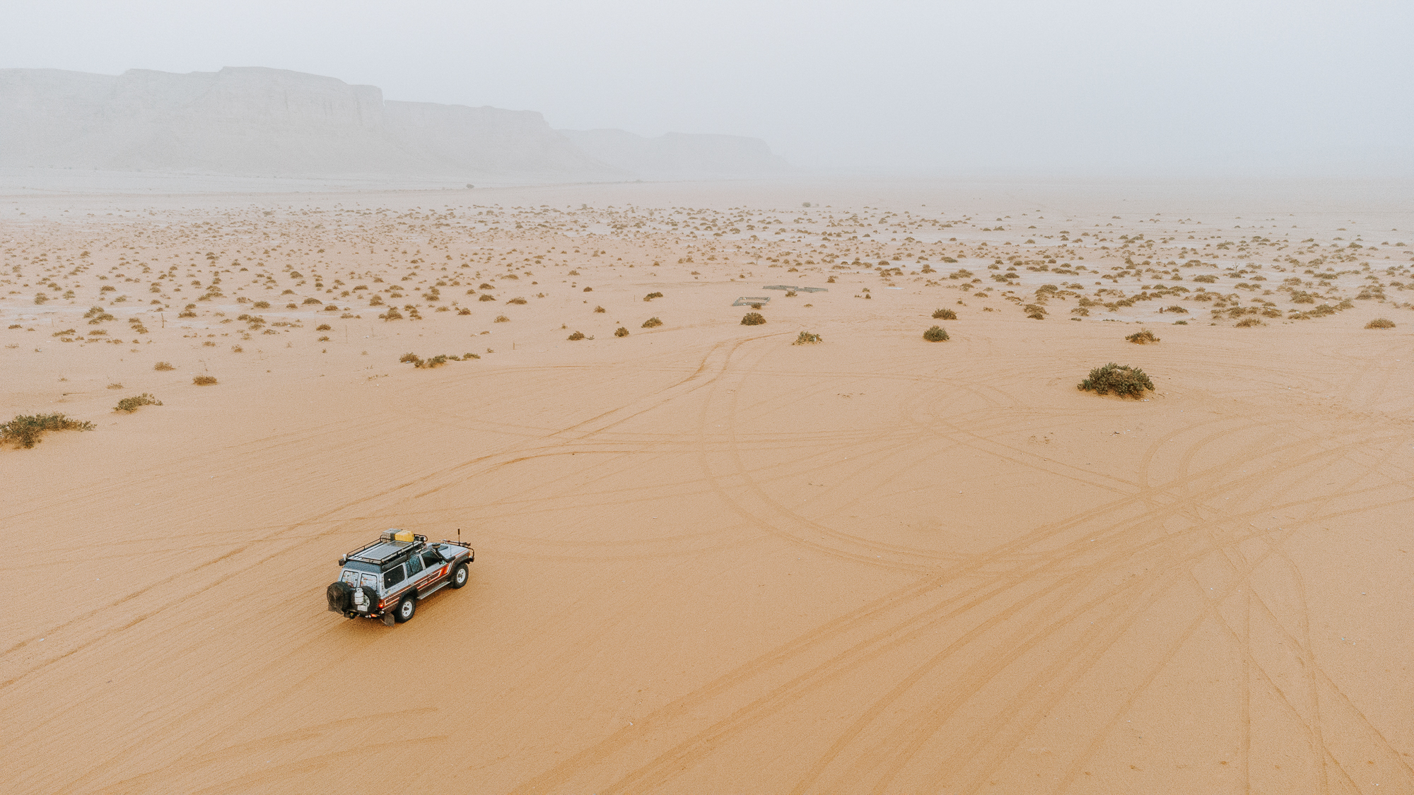 Toyota FJ62 Land Cruiser in the desert