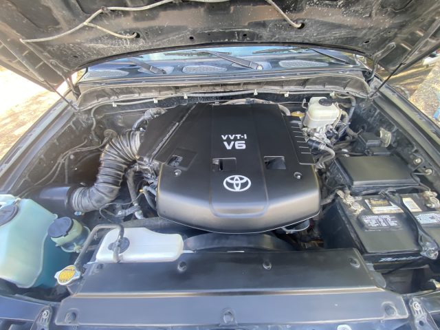 Toyota FJ Cruiser V6 engine 