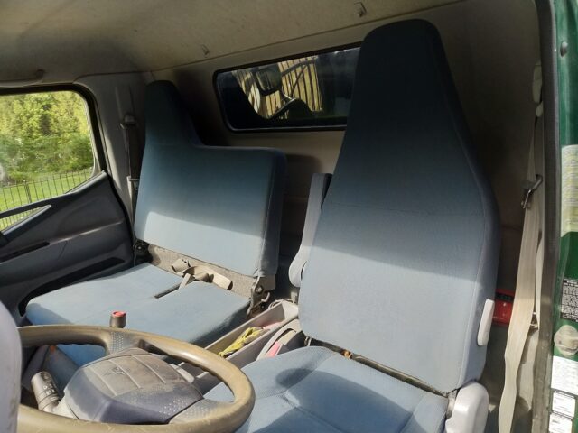 Mitsubishi Fuso 4x4 interior