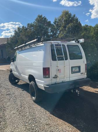 A Ford 4x4 camper