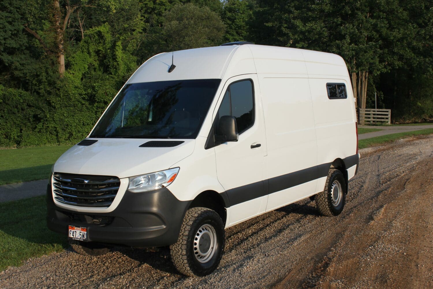 日*4様 【即日発送】TeamTransport Mercedes-Benz 4 1-van-1-1024x771.jpg