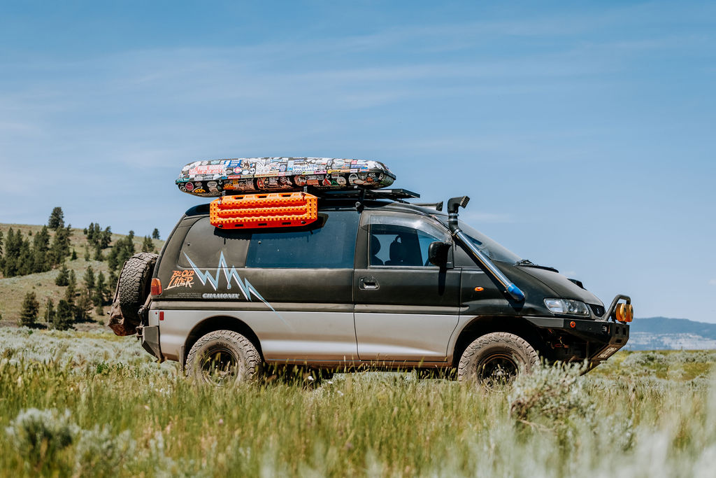 delica with traction boards