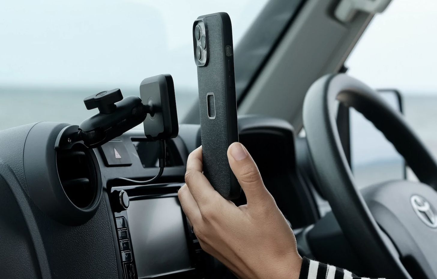 Phone Mounts for the Overlander :: Buyer's Guide