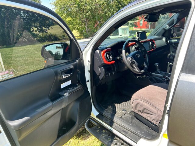 Toyota Tacoma TRD Off-Road cab