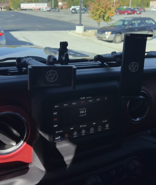 Jeep Gladiator interior 