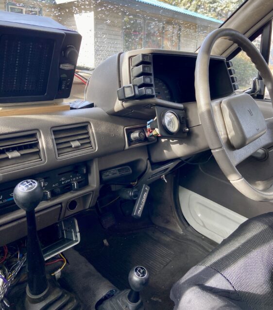 Isuzu Rodeo interior 