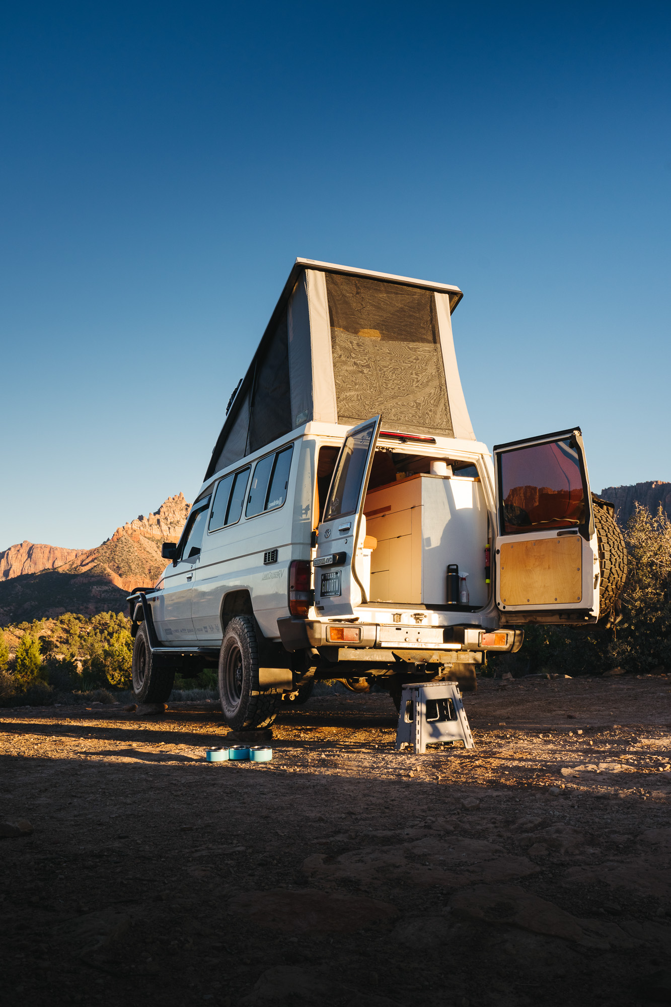 back of toyota troopy