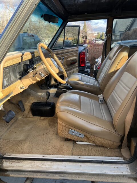 Jeep Wagoneer interior 