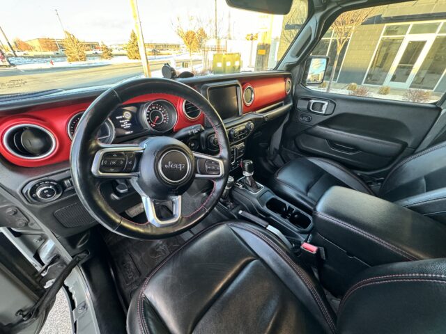 Jeep Gladiator Rubicon interior 