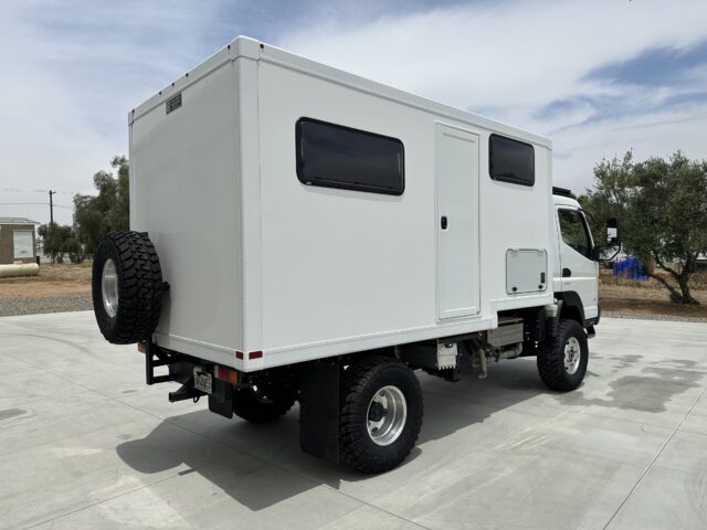 Mitsubishi Fuso 4x4 overland build