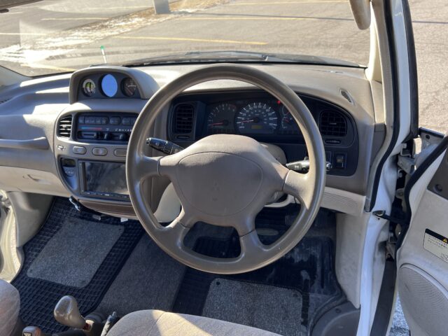 Mitsubishi Delica interior 