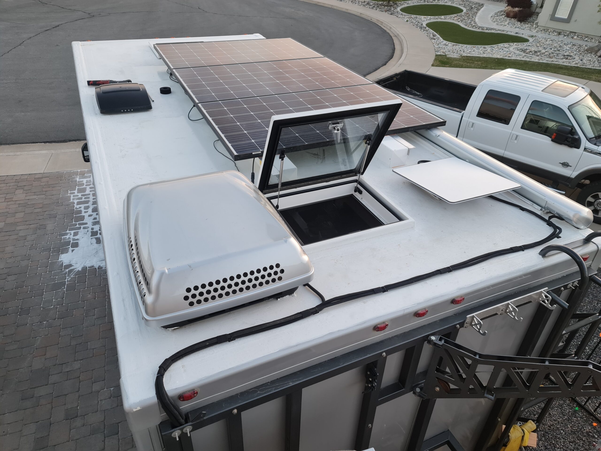 Expedition camper solar 