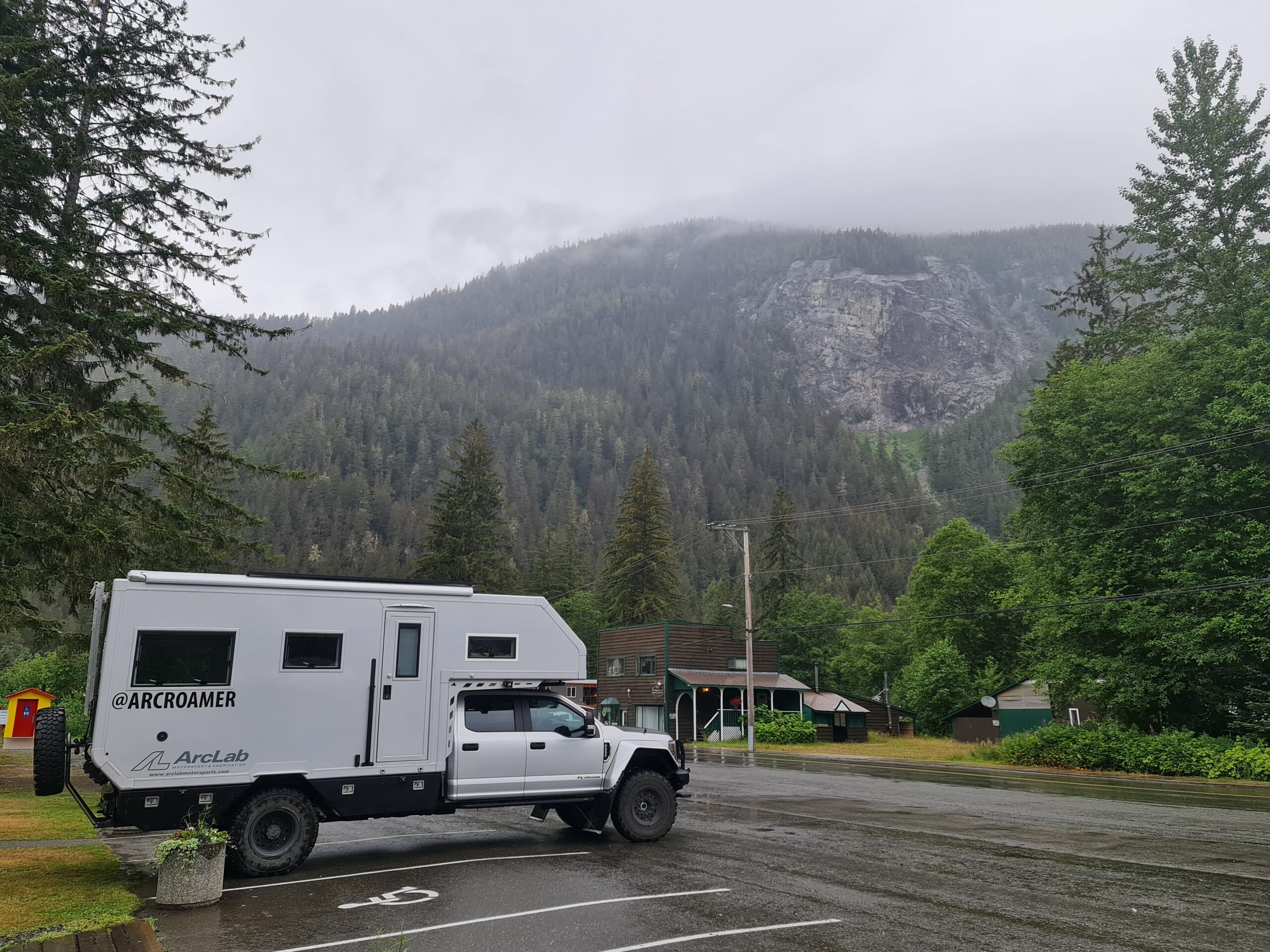 Ford F-550 expedition camper 