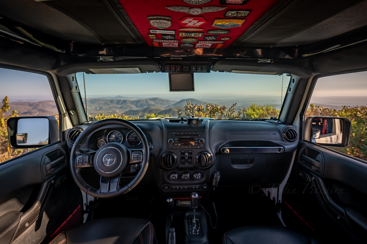 Jeep Wrangler Rubicon Recon interior 