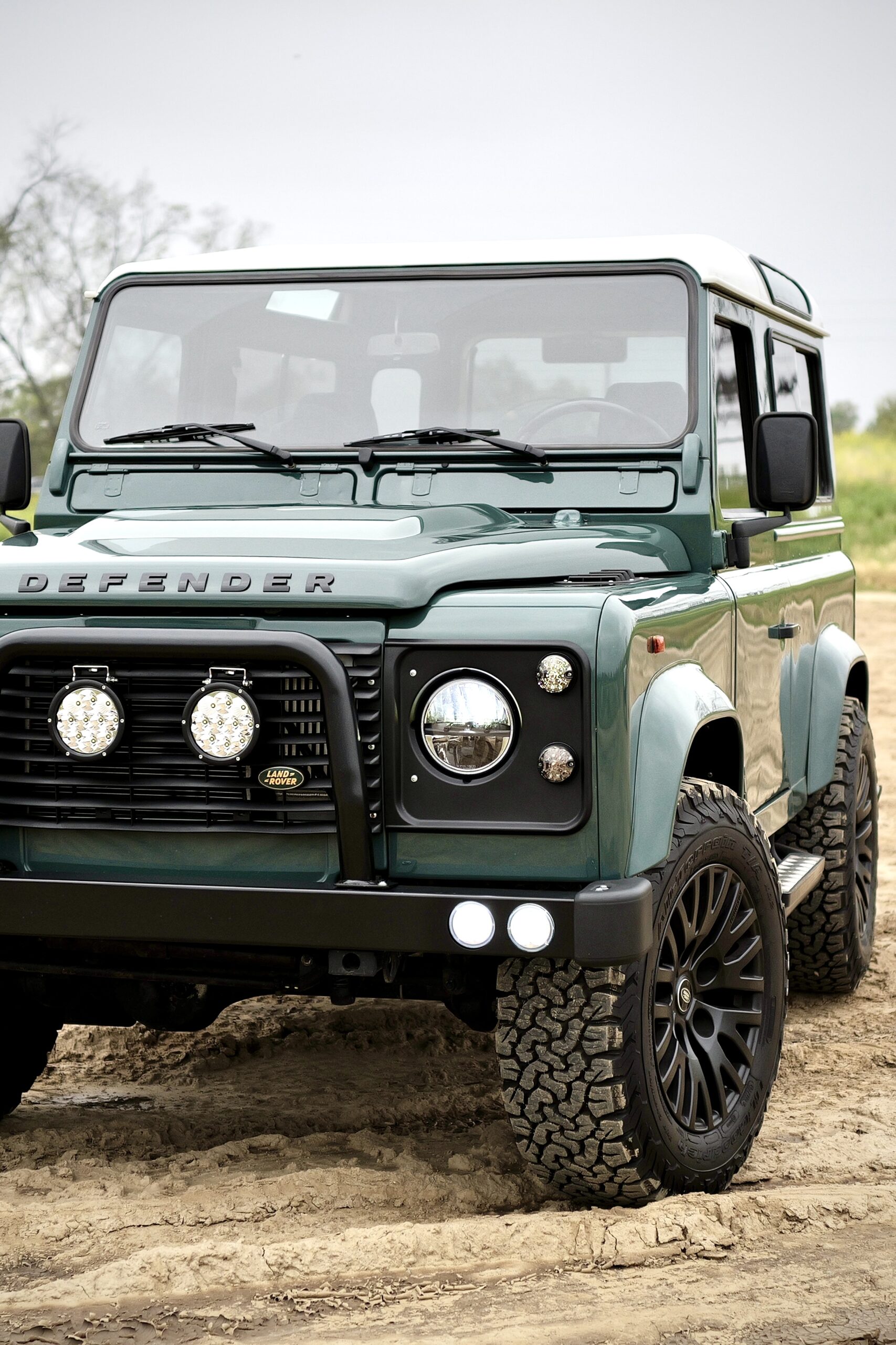 Defender expedition vehicle 