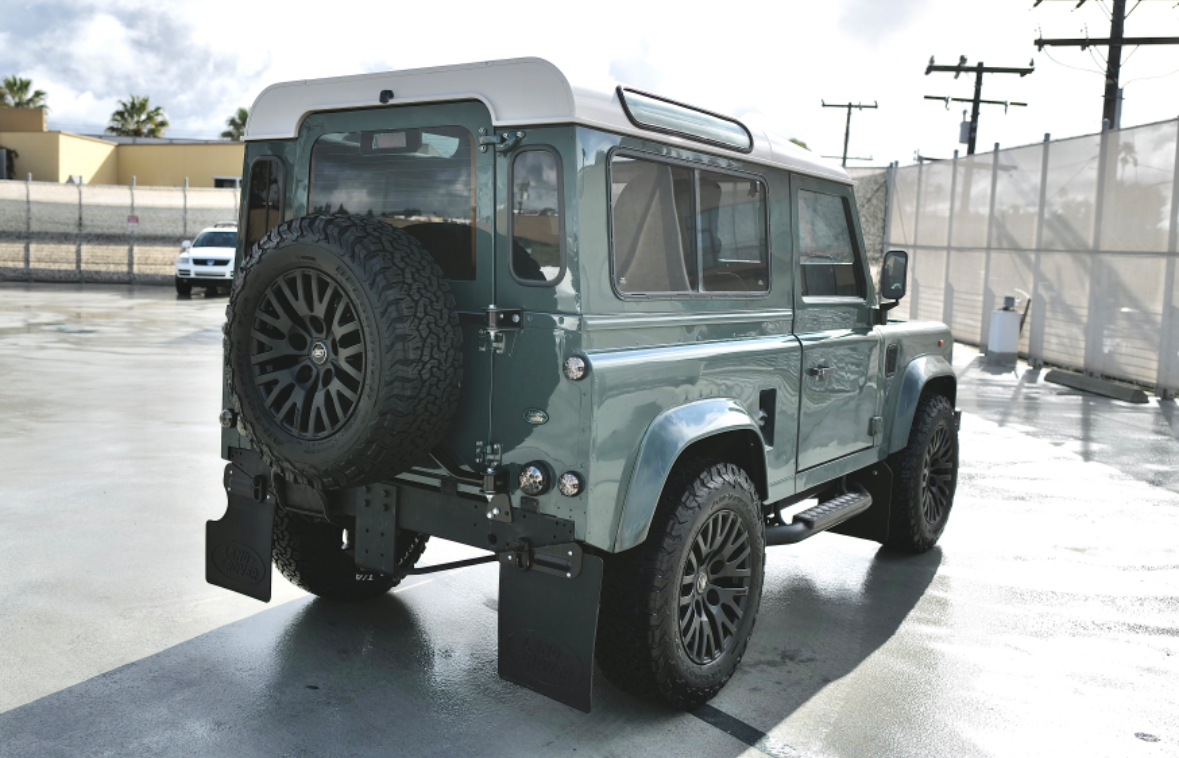 Land Rover Defender 90