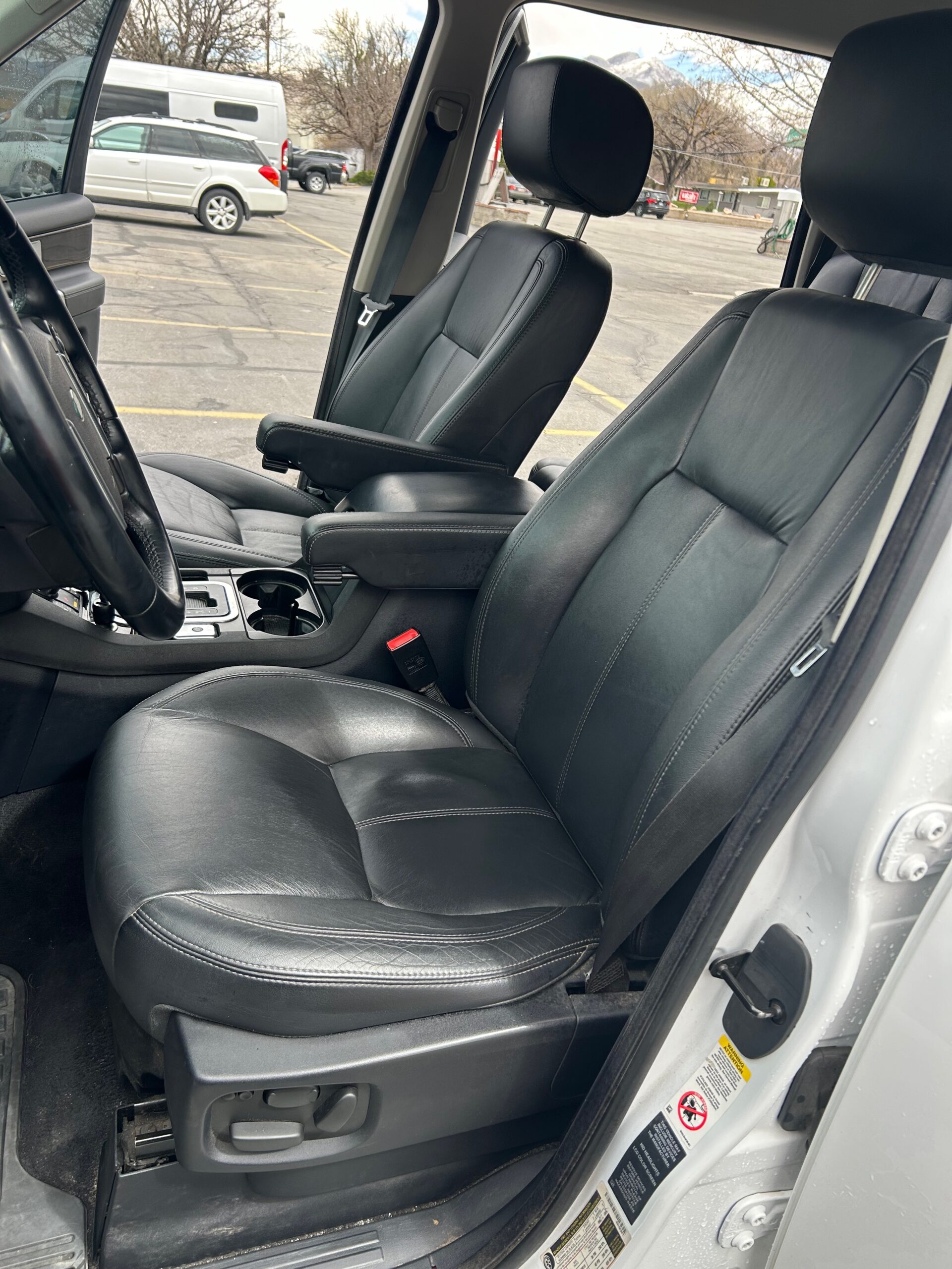 Land Rover LR4 interior