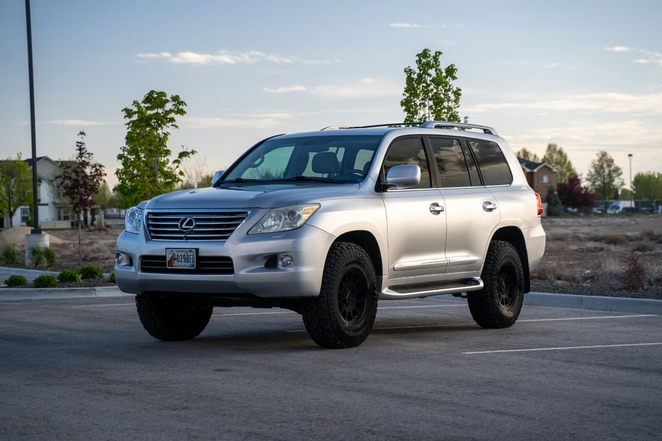 Lexus LX570