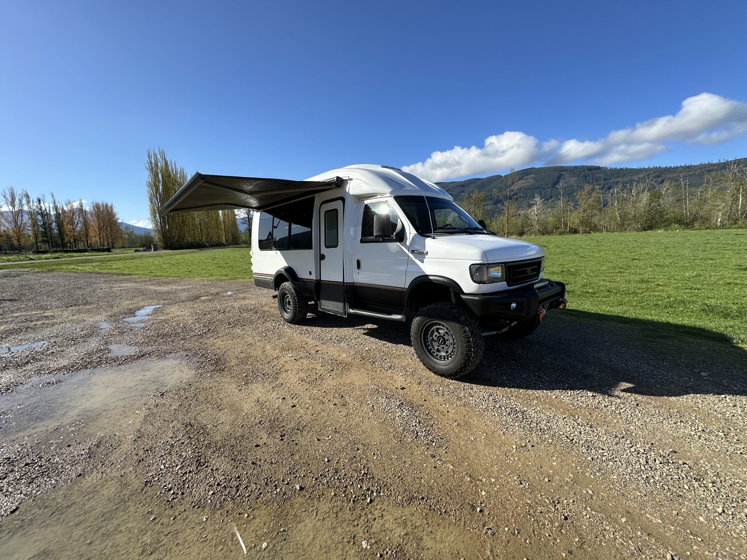 Ford E-350 camper 