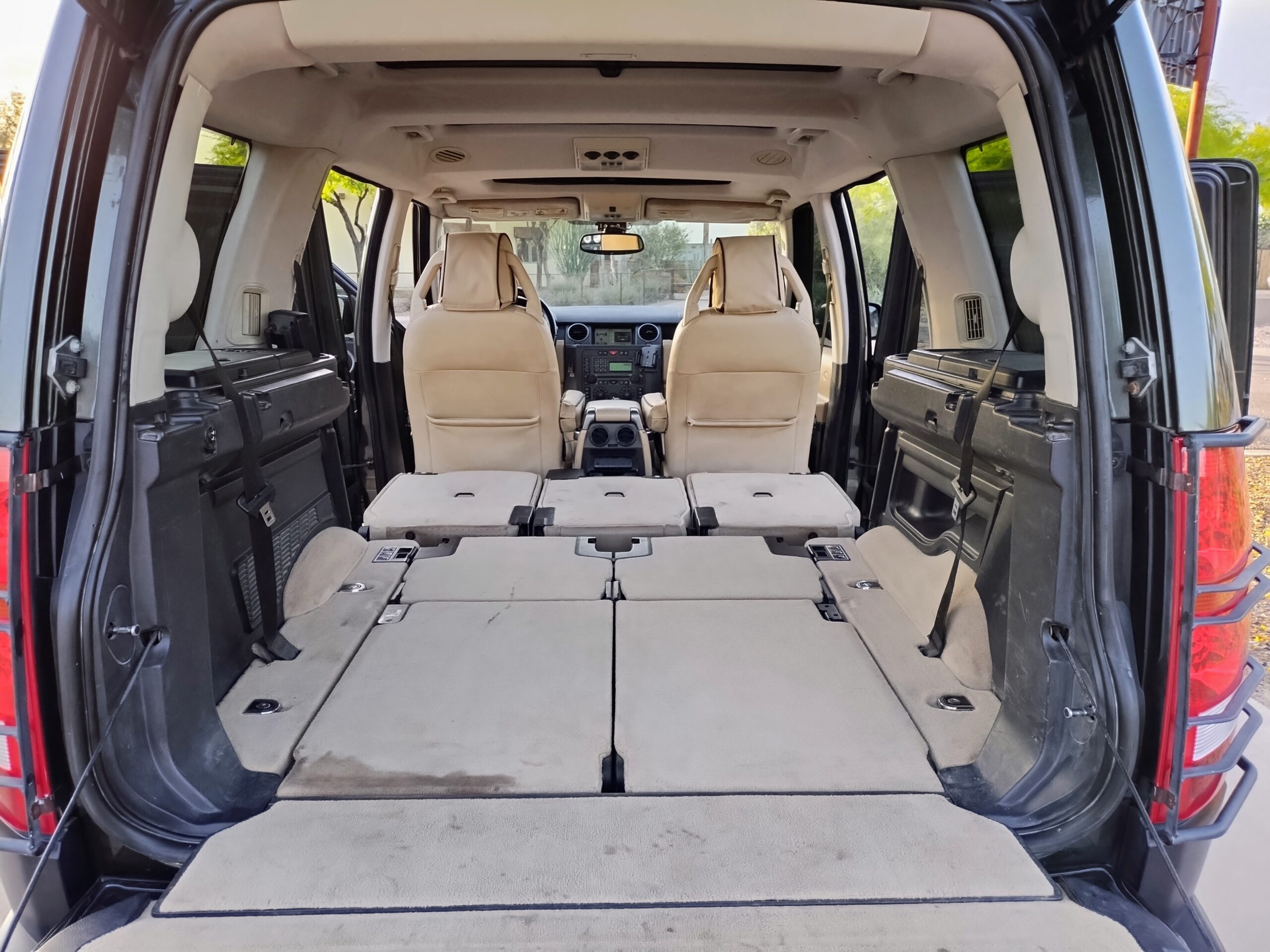 Land Rover LR3 interior 