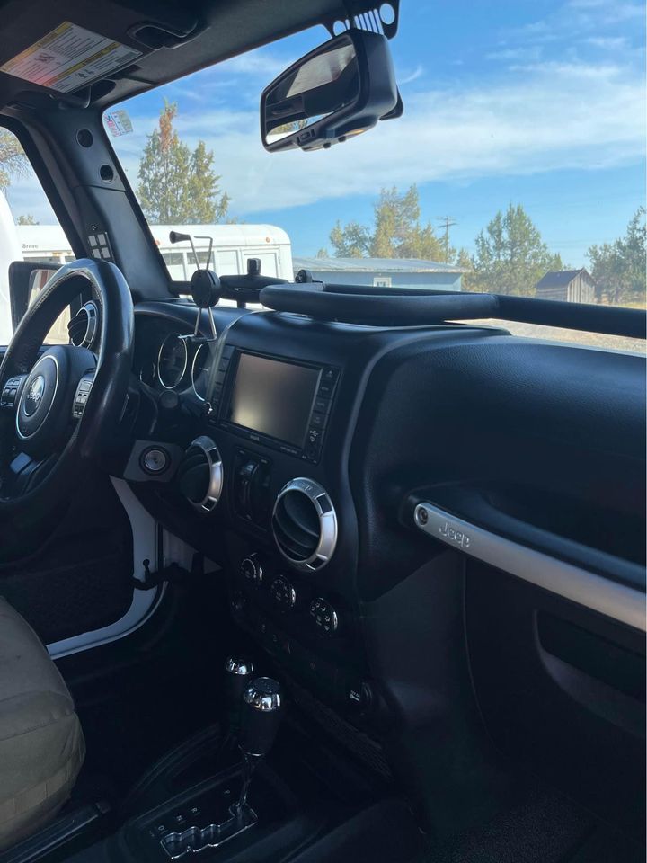 Jeep Wrangler interior 