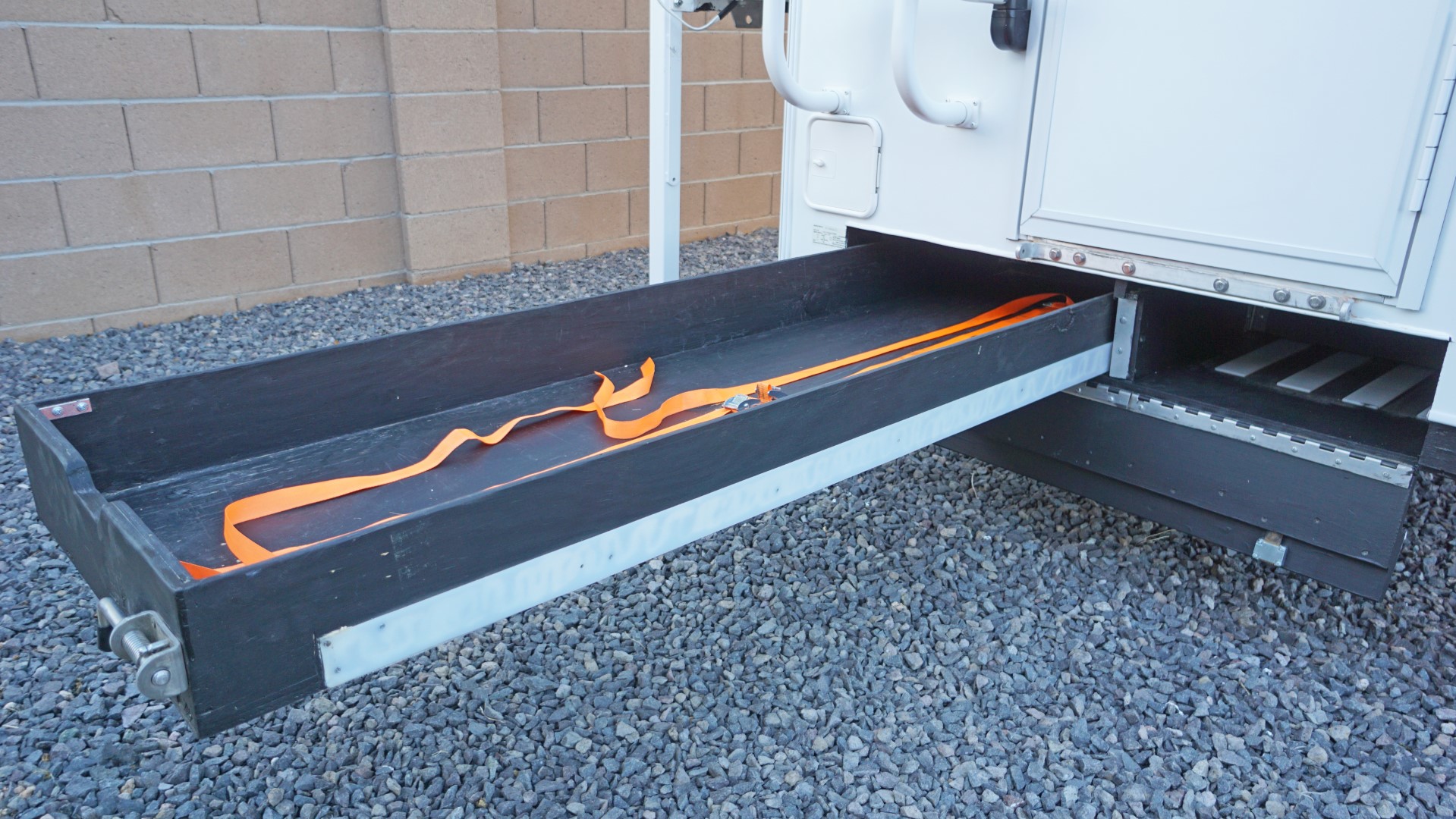 Overland underfloor storage 