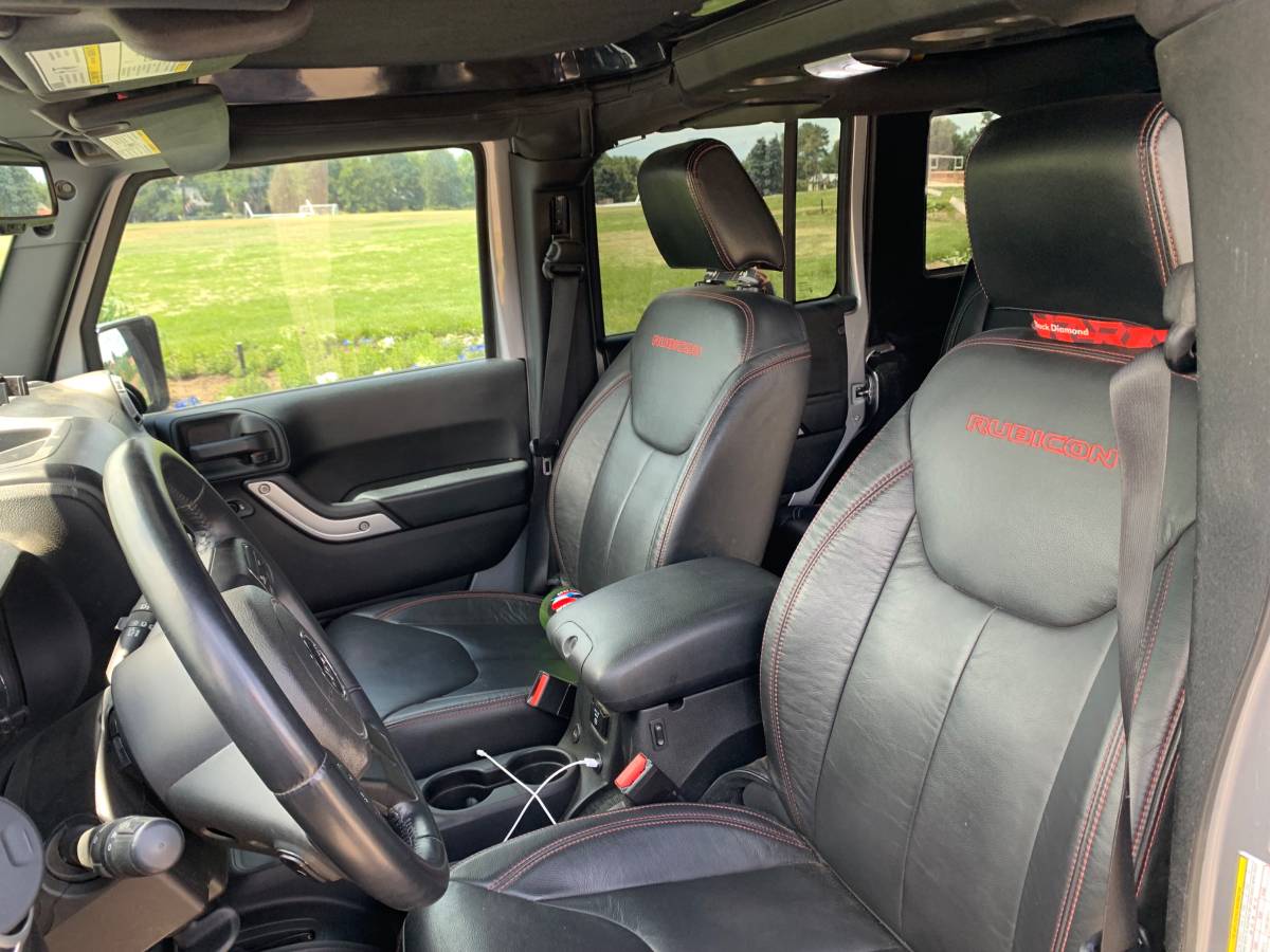 Wrangler Rubicon interior 