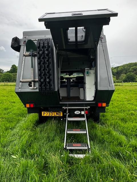 Land Cruiser custom camper 