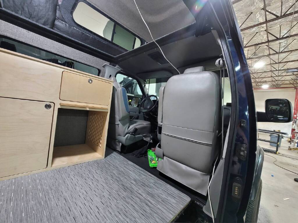 E-350 4WD camper